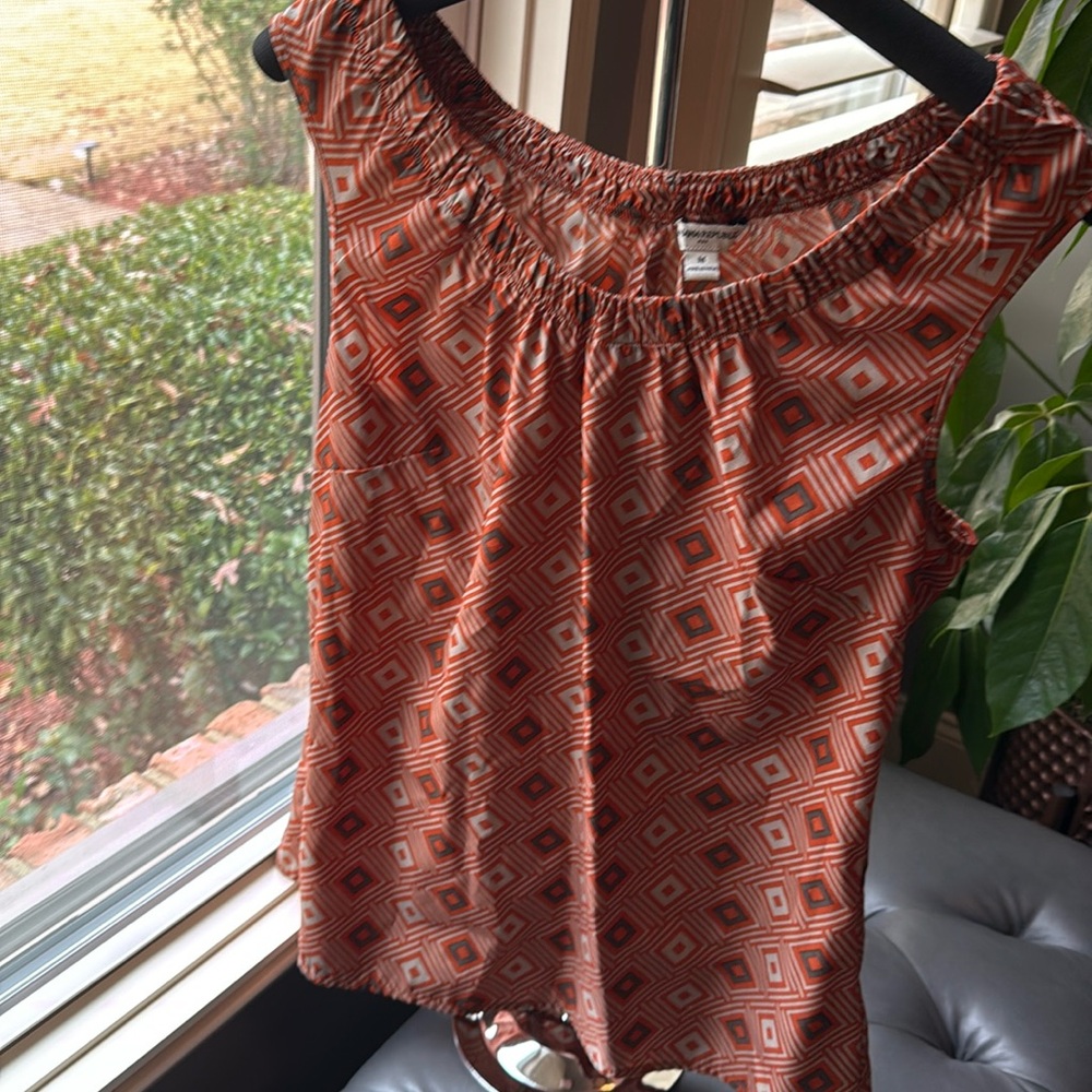 Banana Republic sleeveless top, sz M.
